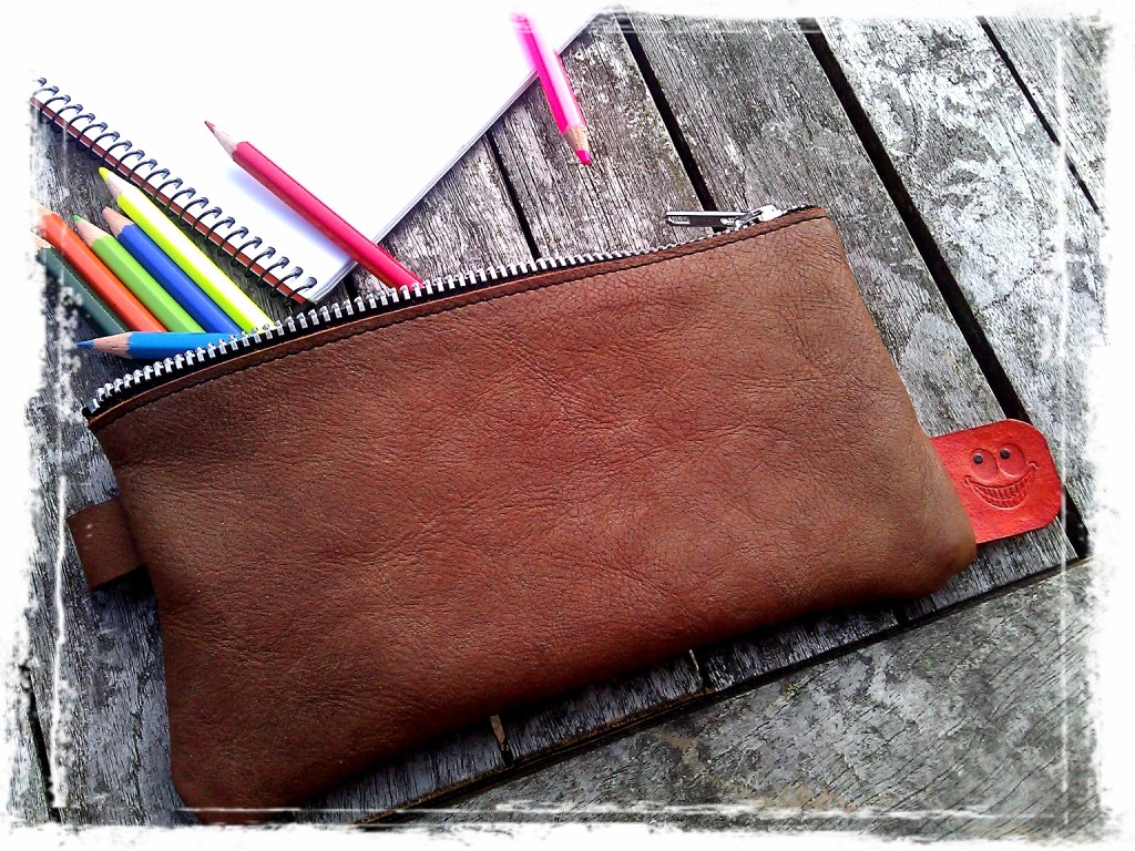 Handmade leather Etui - Pouch - Pocket with pencils